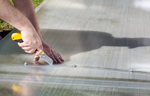 Comment découper une plaque de polycarbonate - Guide outillage