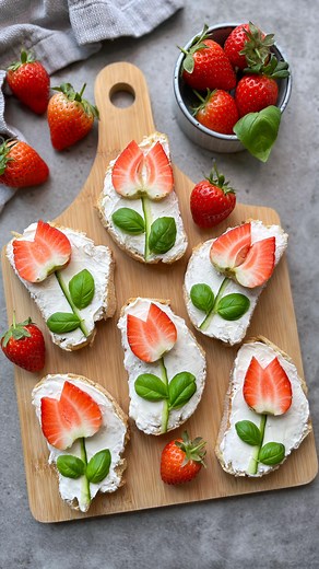Strawberry Spring Appetizer.🌷 With cream cheese, cucumber, strawberries and basil. You can find the instructions on my website (link in bio) or search ‘Foodbites strawberry spring appetizer’. #spring #partyfood #entertaining #foodart #strawberries #creamcheese #appetizers | Foodbites