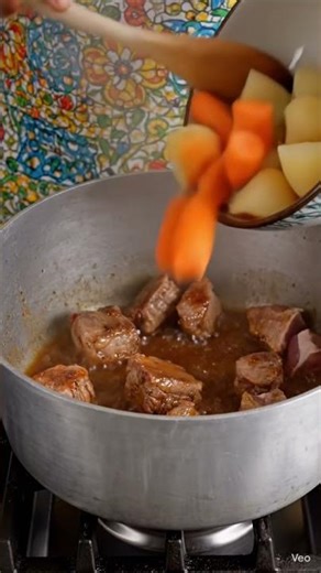 Cooking Jamaican's caramelized brown sugar pork stew#carmelize#sugar#pork#stew#cook#jamaiaca