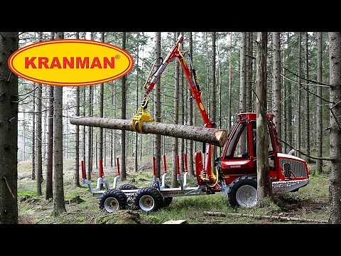 Kranman 960 miniskotare kör i skogen