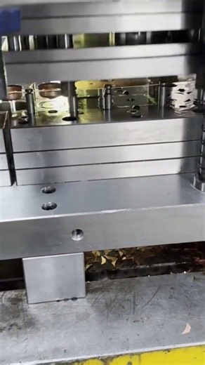 Metal clips making in this machine #automobile