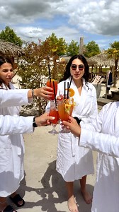 Kennst du schon unser #MeinSommer Programm? ☀️ Am Paradise Beach wartet noch bis Ende August jeden Tag ein neues Highlight auf dich – ob entspannte Yoga-Sessions, kreative Tanz-Workshops oder chillige Acoustic Vibes. 🌴🎶 Komm vorbei und erlebe den Sommer ganz nach deinem Rhythmus! 💙 | Thermen & Badewelt Sinsheim