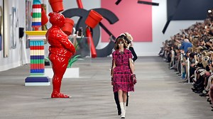 Fashionweek in Paris - Lagerfeld inszeniert Prêt-à-Porter-Modenschau als Vernissage