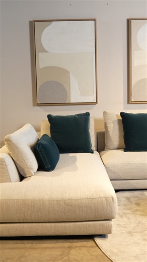 El truco para que tu sala funcione: coherencia. Menos mezcla al azar, más intención en materiales, tonos y escala. Visita nuestros 3.000 m² de showroom y encuentra la pieza perfecta. Te ayudamos ✨ | Addison House Panama