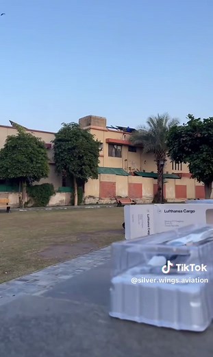 Lufthansa 777-200F 🇩🇪 1/200 Scale #aviationlovers #aviation #viral_video #airplane #viral #airplanetiktok #aircraftmodels #grow #pia #aviationloversa #qatarairways🇶🇦 #saudiarabia🇸🇦