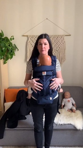 10K views · 161 reactions | How do I get my baby in the back carry position, by myself? ⁣ Watch + learn as Brand Ambassador, @amywrapsbabies shows us how it’s done! ⁣ | Ergobaby | Facebook