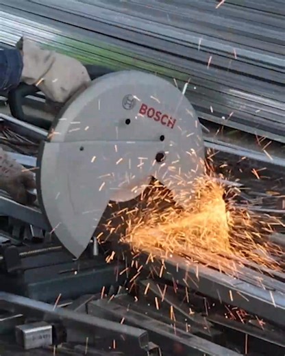 Before the glow, there’s the spark Talented welders shape the metal frames that bring over 1,000 brand-new silk lanterns to life each year. Don’t miss Zoolumination: Festival of Lights, presented by Stella Artois, starting Nov. 13! See all the details ➡ https://buff.ly/u2F3dNe . . #NashvilleZoo #Zoolumination #MainStreetMediaofTN #MiddleTN | The Chronicle of Mt. Juliet | Facebook