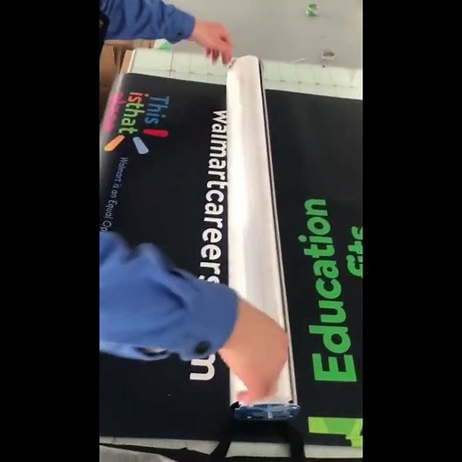 How to assemble the roll up banner stand graphic?