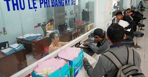 Sang tên đổi chủ xe cũ: Bắt buộc có phiếu xuất xưởng?