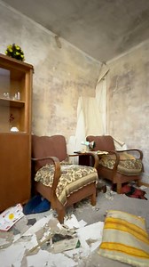 I discover another abandoned house on the side of the road. As so often, I consider stopping to explore. This time I stopped to visit the lost place. What do you think, was it worth it? | Decay Addiction