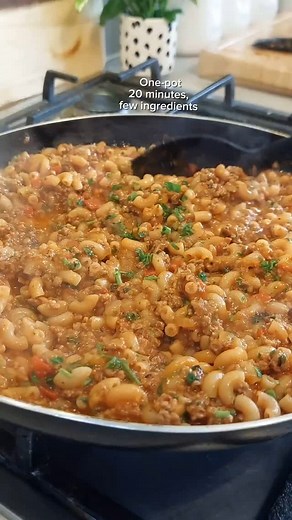 Barbara Bajon | This one-pot mince and macaroni recipe is ready in just 20 minutes and requires minimal ingredients. It was absolutely delicious! 😊 😋... | Instagram