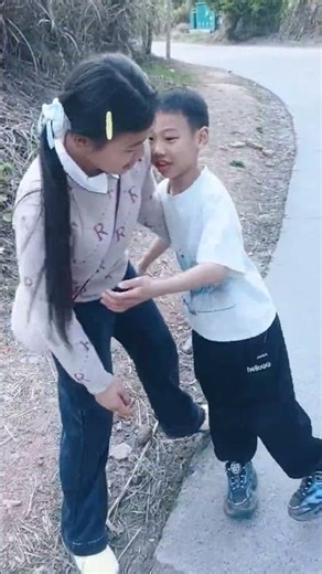 Cub Life Unveiled: Daily Adventures of Sibling Bond on Country Roads