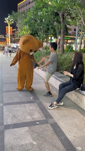 funny bear prank 🐻|| #bear #funny #viral #trending | Naughty Bear