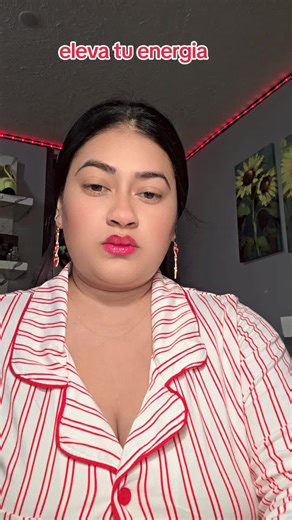 eleva tu energia Okay, here's a script that could help you attract customers. --- ### [Scene 1: Hook] Burn through energy crashes without caffeine, meet your new performance hack. ### [Scene 2: Body] BrainMD Peak Energy Capsules delivers sustained power with PEAK ATP, the ATP molecule at the heart of every cell. It fuels physical and mental peaks without sugar or GMOs. It is clinically formulated in the US for quality you can trust. Choose tablets or powder in packs lasting over two years. ### [