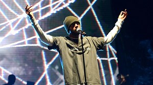 6LACK Flips The Obsessive Fan Trope On “Stan”