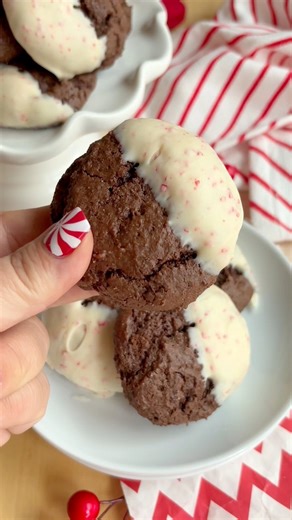 Chocolate Peppermint Dipped Cookies ✨ Hear me out, if chocolate and candy canes fell in love, this would be their Christmas baby. ✨🎄🎅🏻 Follow this for fudgy chocolate cookies dipped in peppermint-y white chocolate — the ultimate Christmas cookie gift. It’s DAY TWENTY TWO of Heather’s Holiday Hits — comment “recipe” and I’ll send the details straight to your DMs: https://homemadeheather.com/peppermint-dipped-chocolate-cookies/ Ingredients: * 1 cup butter, softened * 1 ½ cups white sugar * 2 eg