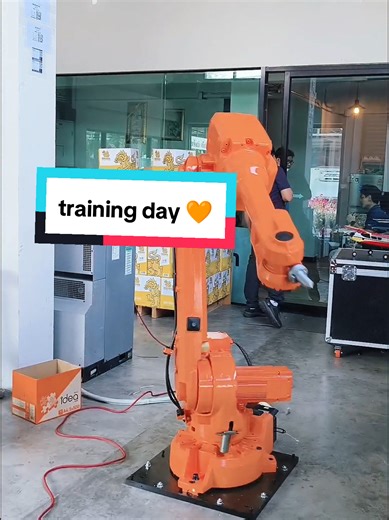 Robot Training Day 🤖 #industrialautomation #industrialrobot #abb #robotics #robot