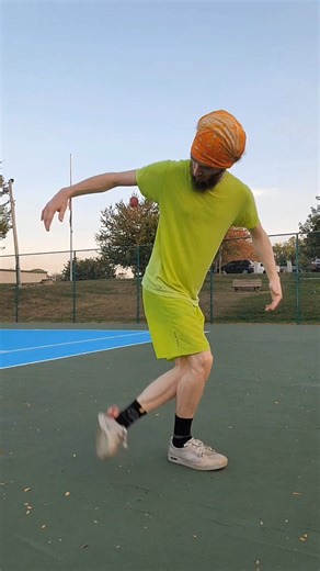 @hackysacktrav on Instagram: "Clipper #juggling #footbag #hackysack #goat #flow shoutout --> @paloma_freestyle"