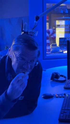 Stream! Contests and content and Nicks 5am hot dogs! Join us! WLS-AM 890 #chicago #sunrise | Ramblin Ray