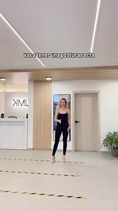 367K views · 8.4K reactions | Business Walk  Nunca cruces tan exagerado los pies al caminar porq se moverán mucho las caderas y si vas al trabajo no se verá tan bien, es mejor un movimiento más sobrio y elegante. Claro que siempre tú elegirás como caminar aquí solo damos tips  #tips #consejos #mujeres #tacones #caminarcontacones #businesstips | Jessica Viteri | Facebook