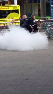 Selbstmord Versuch in Offenbach am Main ! #Krass #Offenbach Ganzes Video : https://www.youtube.com/watch?v=irw6leTm_-Y&feature=player_embedded Radek | Radek