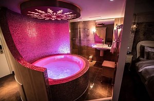 25K views · 98 reactions | Wenn das alles vorbei ist, machen wir WELLNESS in HOLLAND  ❌ 4* Hotel mit EIGENEM WHIRLPOOL im Zimmer ❌ NUR 89€  r.reiseuhu.de/s/wcm/ | Reiseuhu | Facebook