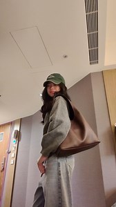 Serving looks with this chic brown bag from Shopee 🤎 Link: https://s.shopee.ph/8fKaKWjSxu | Gessy Robo