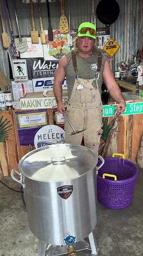 How we #boil #shrimp and #crawfish in one pot!!! @cajuncrawfish.com for your next crawfish boil!!! @highperformancecookers #seafoodpot #cajuntwostep #seafoodboil #NextLevelDish