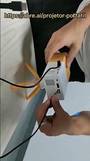 Mini projetor de vídeo YG300 com interface HDMI