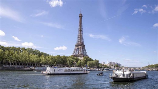 Bomb alert triggers evacuation at Eiffel Tower