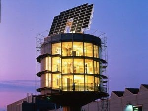 Architecte Rolf Disch (1944) Maison Passive Solaire Cylindrique Heliotrop Tournante (1994 ) - BubbleMania