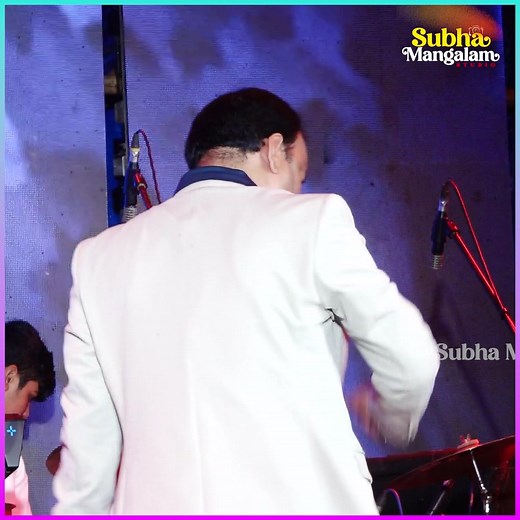 Mitwa Bhool Na Jana - (Kab Tak Chup Rahungi) - Mohd Aziz | Voice - Bijoy Aziz | Subha Mangalam 💿Singer - Bijoy Aziz 📀Band - Jhum Rockers Band 🎞Event - Mona Entertainment ( PH - 9732909494 / 9732909595 ) Koushik Babu 🔊Input Sound - BERA Sound 🔊Output Sound - অন্বেষা সাউন্ড ( PH- 9002415178 ) 💡Stage Light - MPR LIGHT ( PH - 9002110508 / 7001909559 ) 🎬Led Screen - MS STUDIO 📌Location - ভগবানচক দিশারী সংঘ , ভগবানচক * সাঁকরাইল * ঝাড়গ্রাম 🎥Camera - Subha Mangalam Studio Enjoy & stay connected