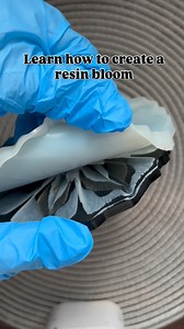 Have you been wanting to learn how to create this effect with resin? I have created a full resin bloom tutorial! Comment “YT” and I’ll send it over to you. • • • • #artbymalhotra #resincraft #resinbloom #resinarttutorial #learnresinart | Art by Malhotra