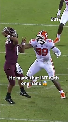 How did he hold onto that one?! 😳 #clemson #accfootball #collegefootball