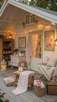 Cozy Country Living: Vintage Farmhouse Decor Ideas for Small Homes.