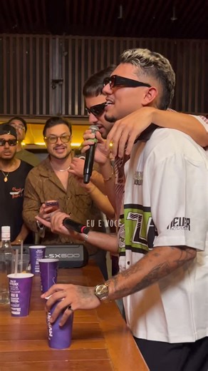 Toca Aquela on Instagram: "Essa ficou envolvente demais🤤 Por aqui estamos ansiosos pra lançar essa booomba! Acertamos demais nessa @brenomajor e @lucaslm 🔥 #tocaaquela #viral #musicanova #aovivo #brasil"