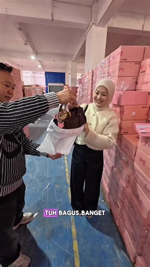 Visit pabrik Barbie di China🥰💗 Stay tune ya dilive bakal banyak launching barang spesial akhir tahun😍‼️ #tasgrosirimport #racuntgi #barbie #visitpabrik #fyp