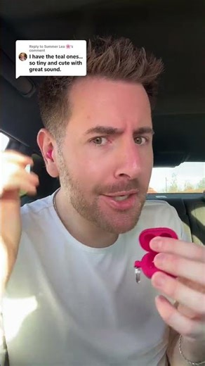 Lea 🌸 Jlab mini Bluetooth keychain earbuds.