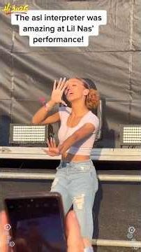 This Sign Language Interpreter Stole the Show#asl #signlanguage #alok #lolla