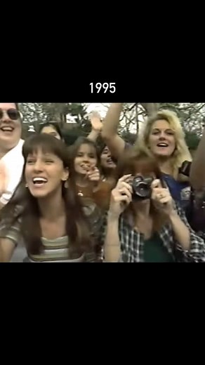 19K views · 500 reactions | Disney Studios - 1995  #1990s #throwbackthursday #oldschool #mickeymouse #minniemouse #disneycharacters #retro #waltdisneyworld #hollywoodstudios #vhs #disneyworld #florida | Days Gone Disney | Facebook