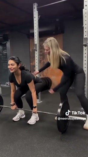 Neeru bajwa doing hardly workout 👌💪😎 #youtube #youtubeshorts