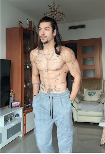 Videos de Toni Ortega 🌶️ (@ortegatoni) con “оригинальный звук - prostoya”