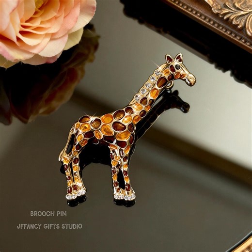 Giraffe Brooch Enamel Pin With Rhinestone -cute Animal Jewelry, Safari Giraffe Lapel Pin, Wildlife Brooch Gift for Animal Lovers - Etsy
