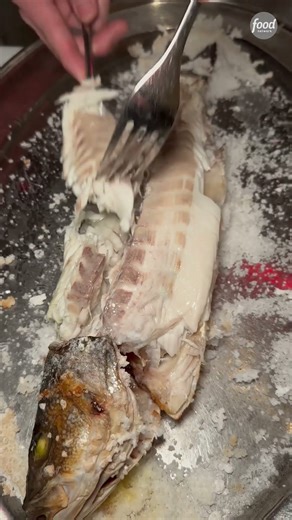 Salt baked whole fish is NOT just a party trick! ✨