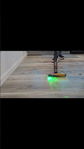 Dyson V15 Detect Plus – Does the Laser Light Really Help? 🟢 Full Cleaning Test & Hair Pickup