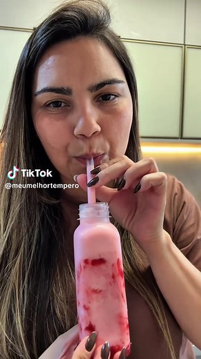 Aprenda a Fazer Morango ao Leite na Garrafa