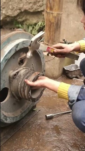 Surprise! Large machine Unloading process...