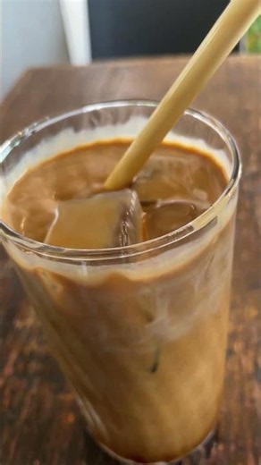 Where to sit outside and get awesome Thai iced coffee in Rockridge ? At Yimm of course.