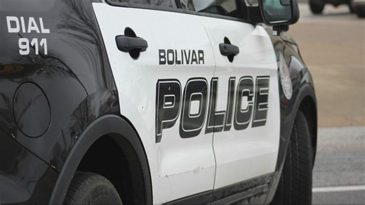 Man dies after car crashes into Bolivar retention pond