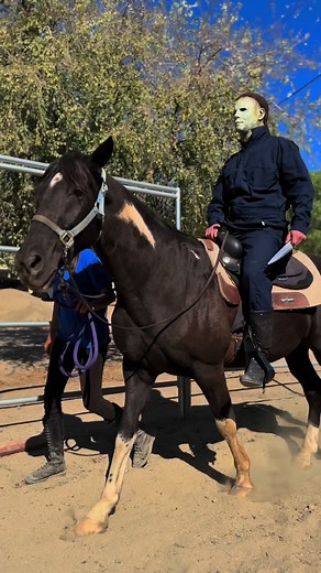Shakira Shakiraaa 🤠 #foryou #fyp #trending #viral #shakira #fuerzaregida #eljefe #dance #michaelslayers #michaelmyersinheels